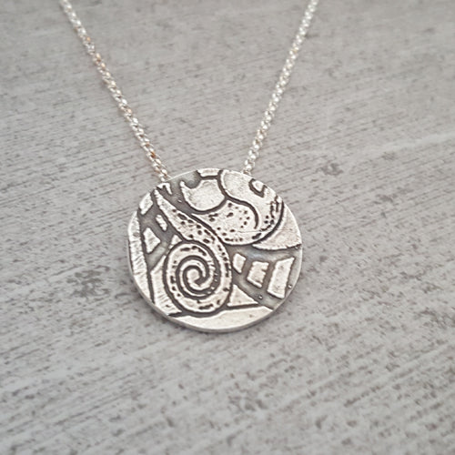 Small Hawaiian Paisley Print Necklace