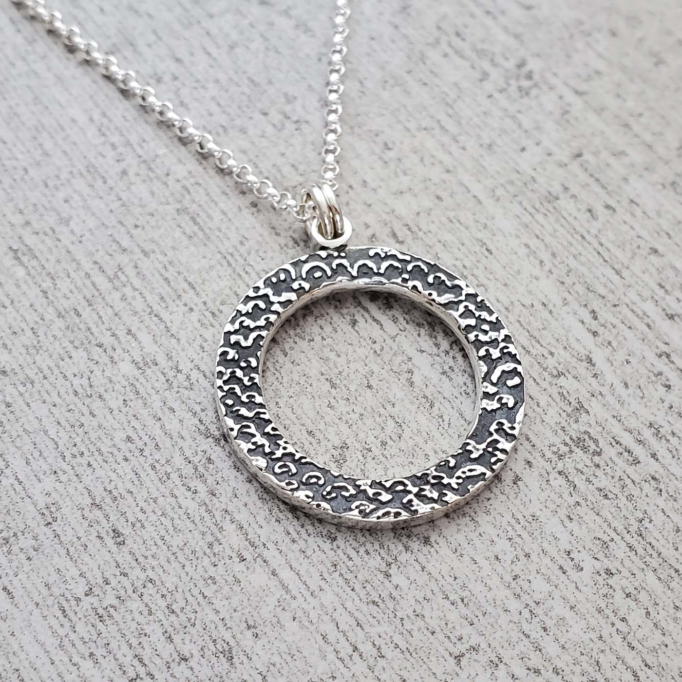 Diamond Nailhead Open Circle Necklace | BE LOVED Jewelry